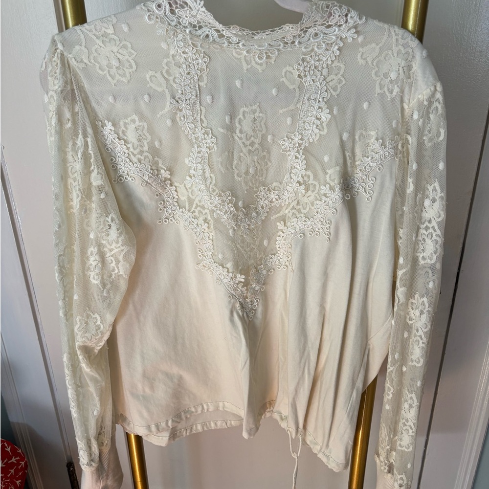 Chic Lace Women's Blouse in Cream